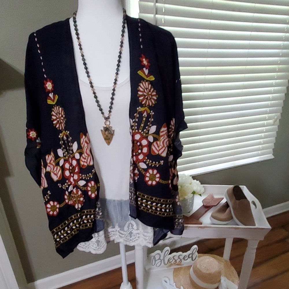 *ONLY 1 LEFT* Floral Print Kimono